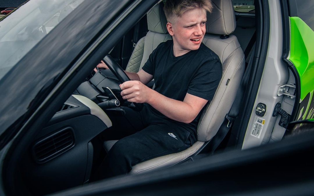 Pracujesz i chcesz zrobić kurs na prawo jazdy? Sprawdź, jak to pogodzić!